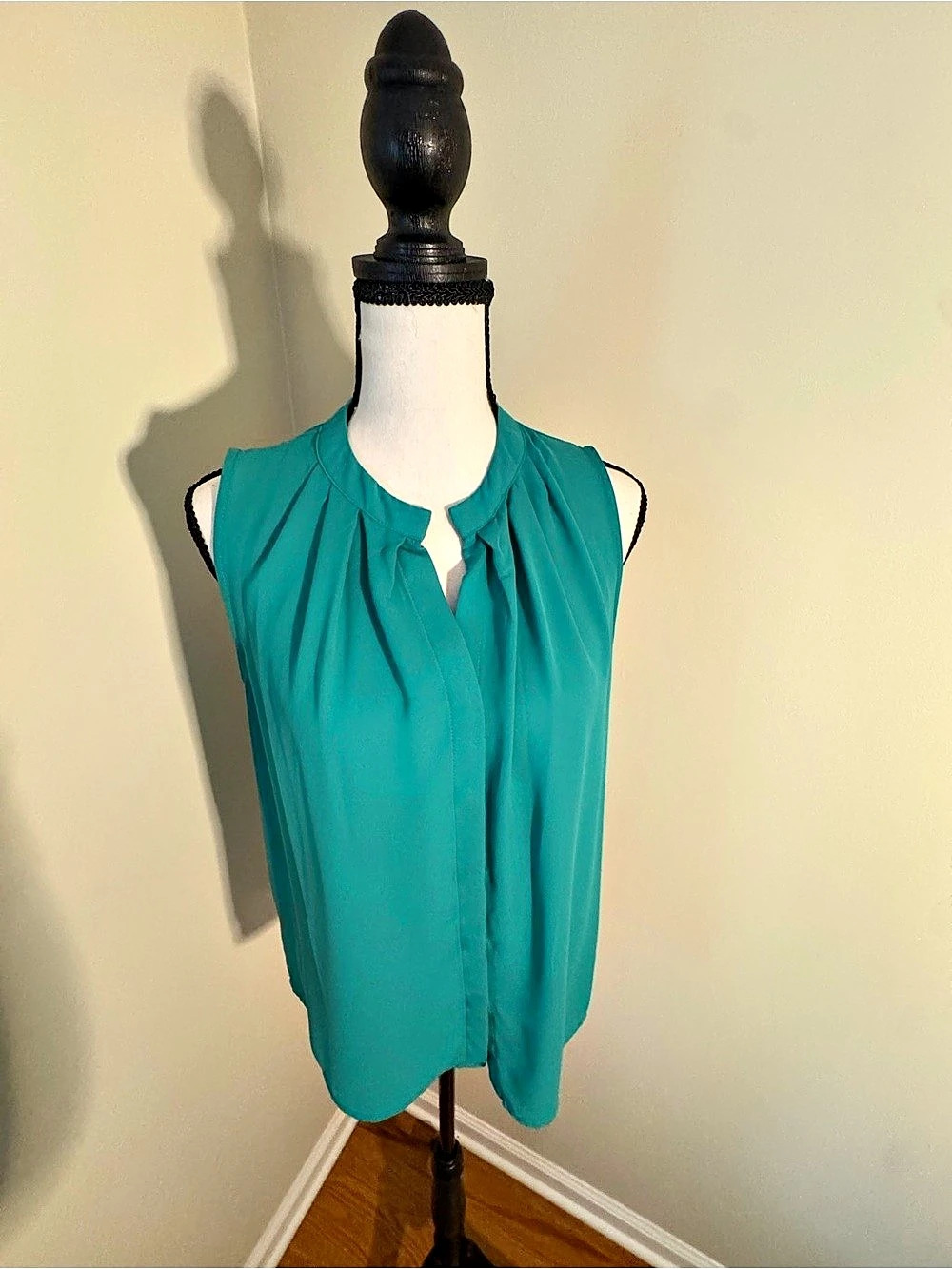 Collections Sleeveless Pleated Blouse in Green Size XS Like New